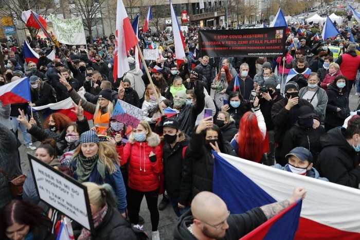 Mikulášska Demonštrácia Bez Rúšok Stovky ľudí V Prahe Protestovali Proti Opatreniam 