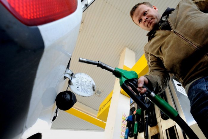 Ilustračný obrázok k článku Super LACNÝ benzín v Poľsku vás môže vyjsť pekne DRAHO!