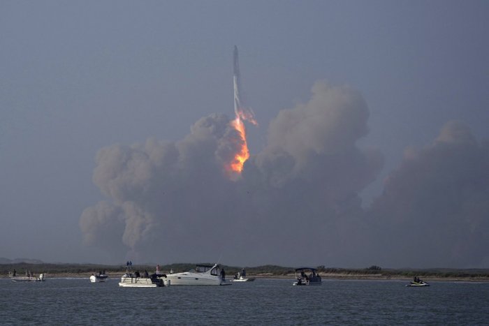 Ilustračný obrázok k článku Zámer nevyšiel: Najsilnejšia raketa na svete počas 1. letu vybuchla už pár minút po štarte